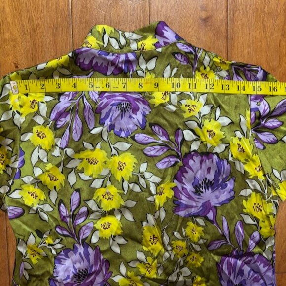 St. John Women Silk Top Sz 4 Button Floral Purple Ruffle Old Money Quiet Luxury - Picture 9 of 9